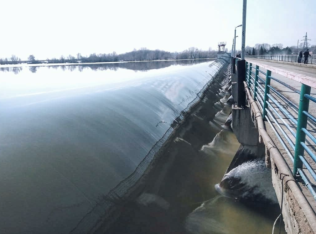 Проблемы и особенности водосброса через плотину